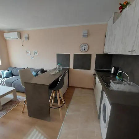 до морето Apartment Burgas
